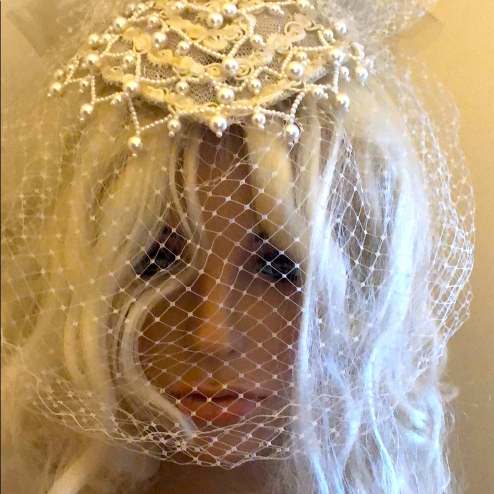 BRIDAL VEIL